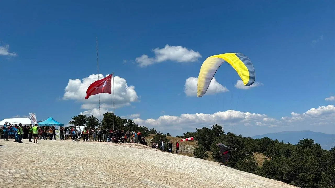 Yeşilay Yamaç Paraşütü Mesafe Türkiye Şampiyonası Kütahya’da Gerçekleşti