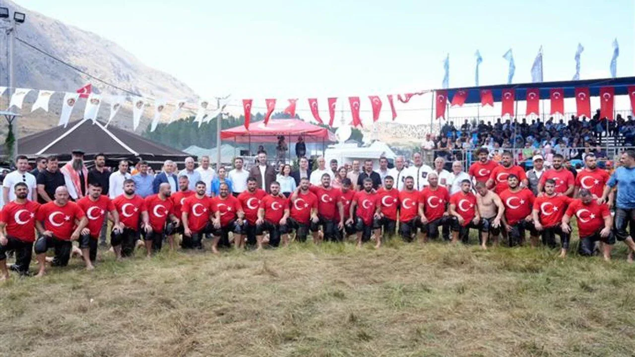 Gökbel Yağlı Pehlivan Güreşleri’nde Enes Doğan Zirveyi Korudu