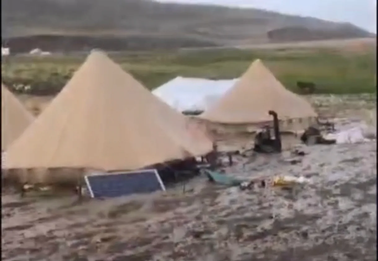 Tunceli’de Elmalı Yaylası’nda Sel Suları Çadırları Bastı