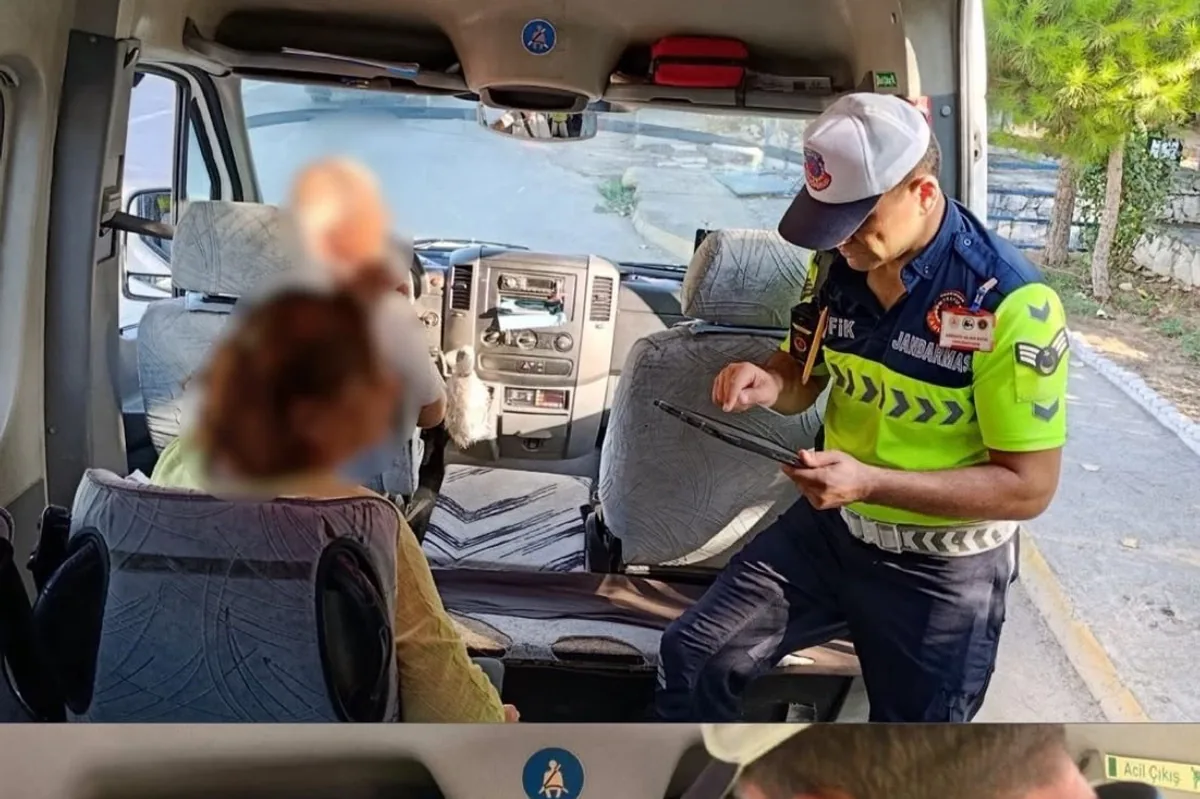 Antalya’da okul servis denetiminde 8 araç trafikten men edildi, 23’e ceza