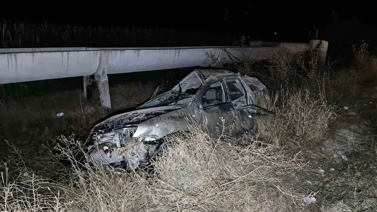 Karaman’da sulama kanalına çarpan otomobil takla attı: Sürücü can verdi