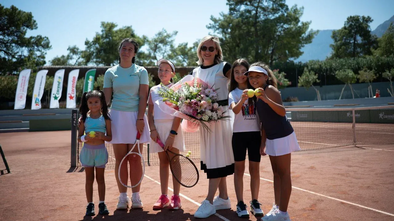 Kemer’de Çocuklar İçin Tenis Projeleri: 2027 Hedefli Sınıf Açılacak