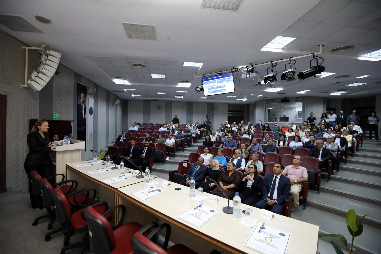 Rektör Prof. Dr. Özlenen Özkan Ziraat Fakültesini Ziyaret Etti –