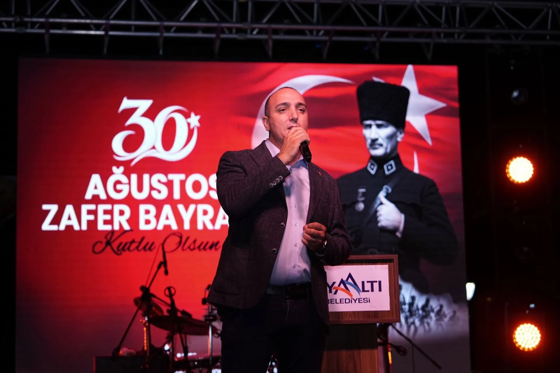 Zafer Bayramı coşkusu Konyaaltı’nda yaşandı
