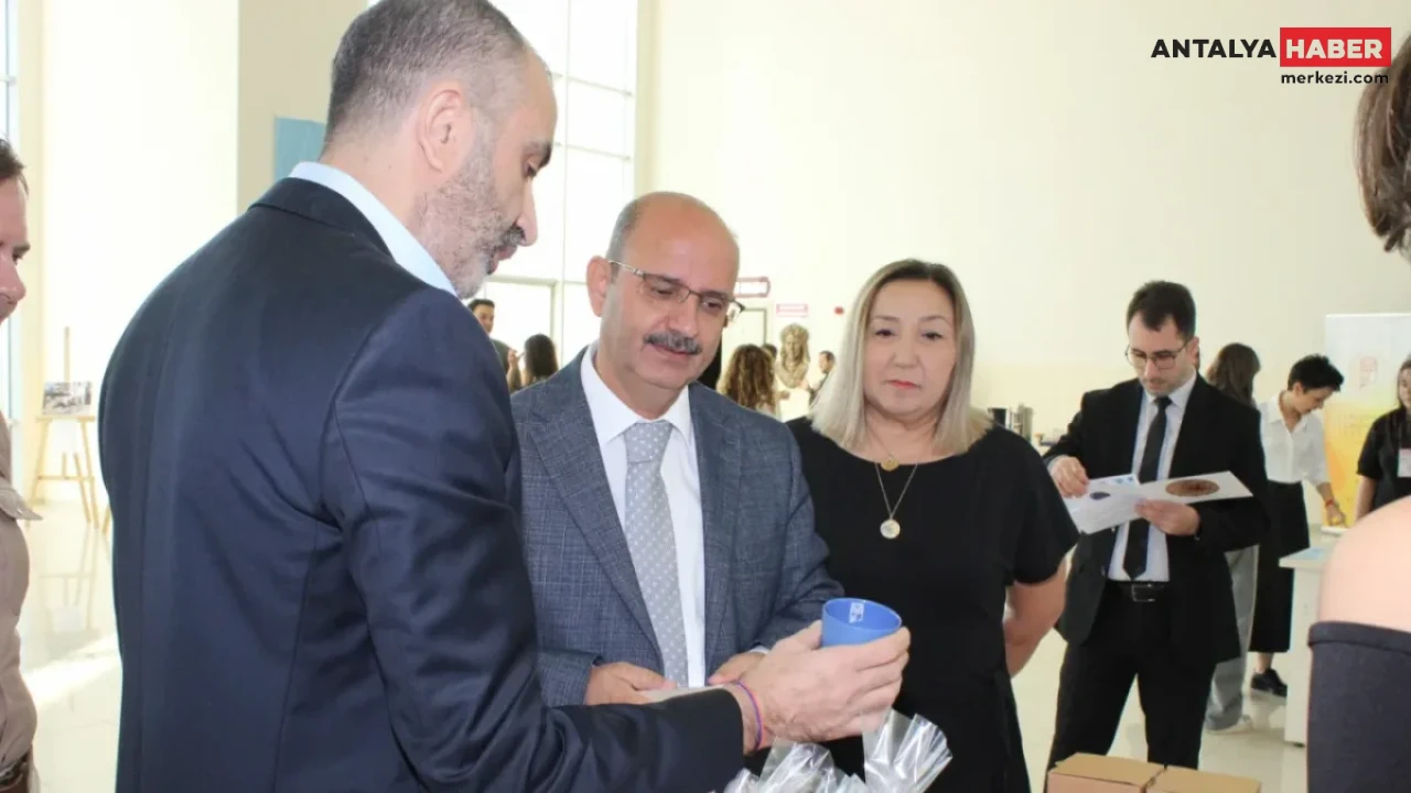 Akdeniz Üniversitesinde Gerçekleşen Senex Kongresi İyilik Müzayedesine Üst Düzey Destek