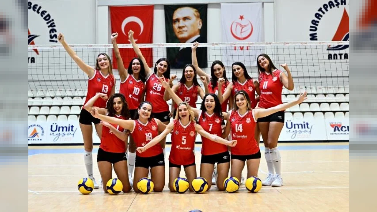 Muratpaşa Belediyespor Kadın Voleybol Takımı Sahadan 3-0 Galip Ayrıldı
