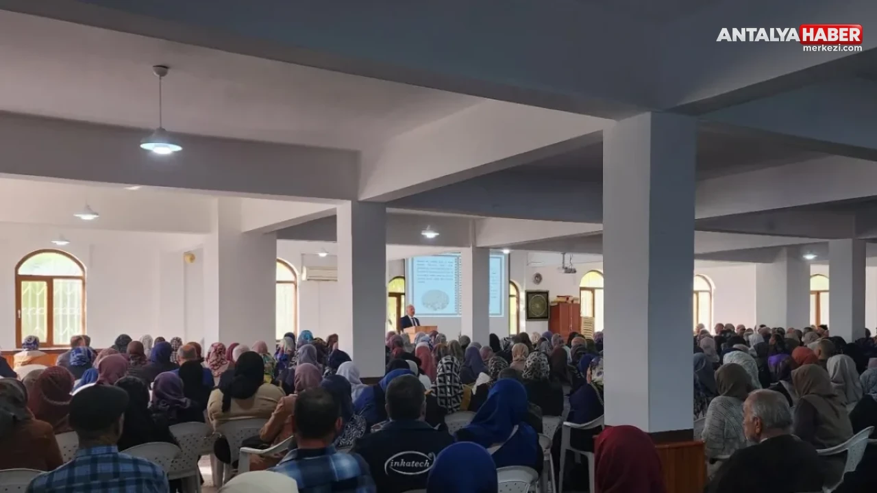 Antalya’dan Umreye Gidecek Kafileye Bilgilendirme Semineri Düzenlendi