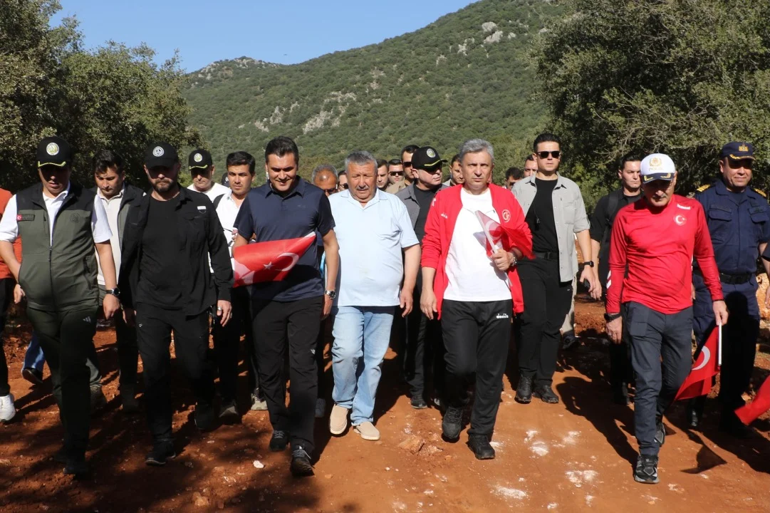 Antalya'da Ecdadın Yolunda Cumhuriyet'e Saygı Yürüyüşü Coşkuyla Gerçekleştirildi - Detay Görsel 1