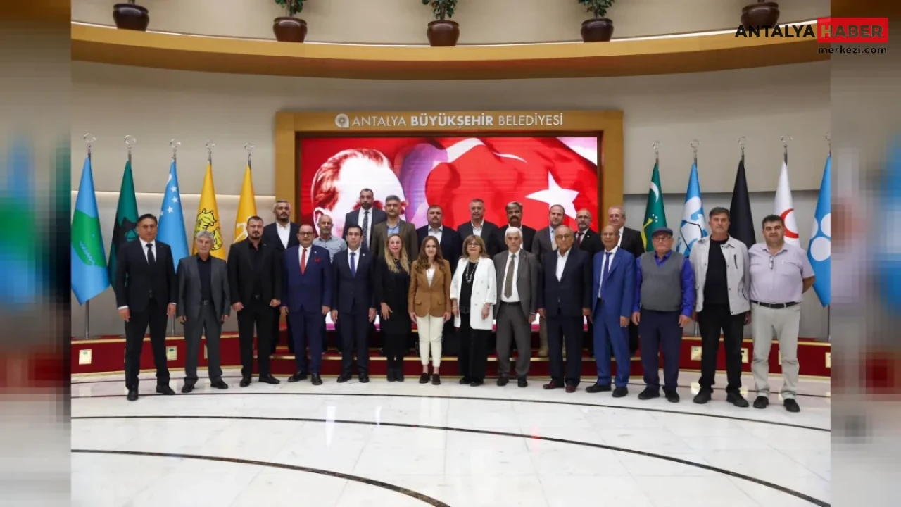 Büşra Özdemir muhtar derneklerinin başkanlarını kabul etti