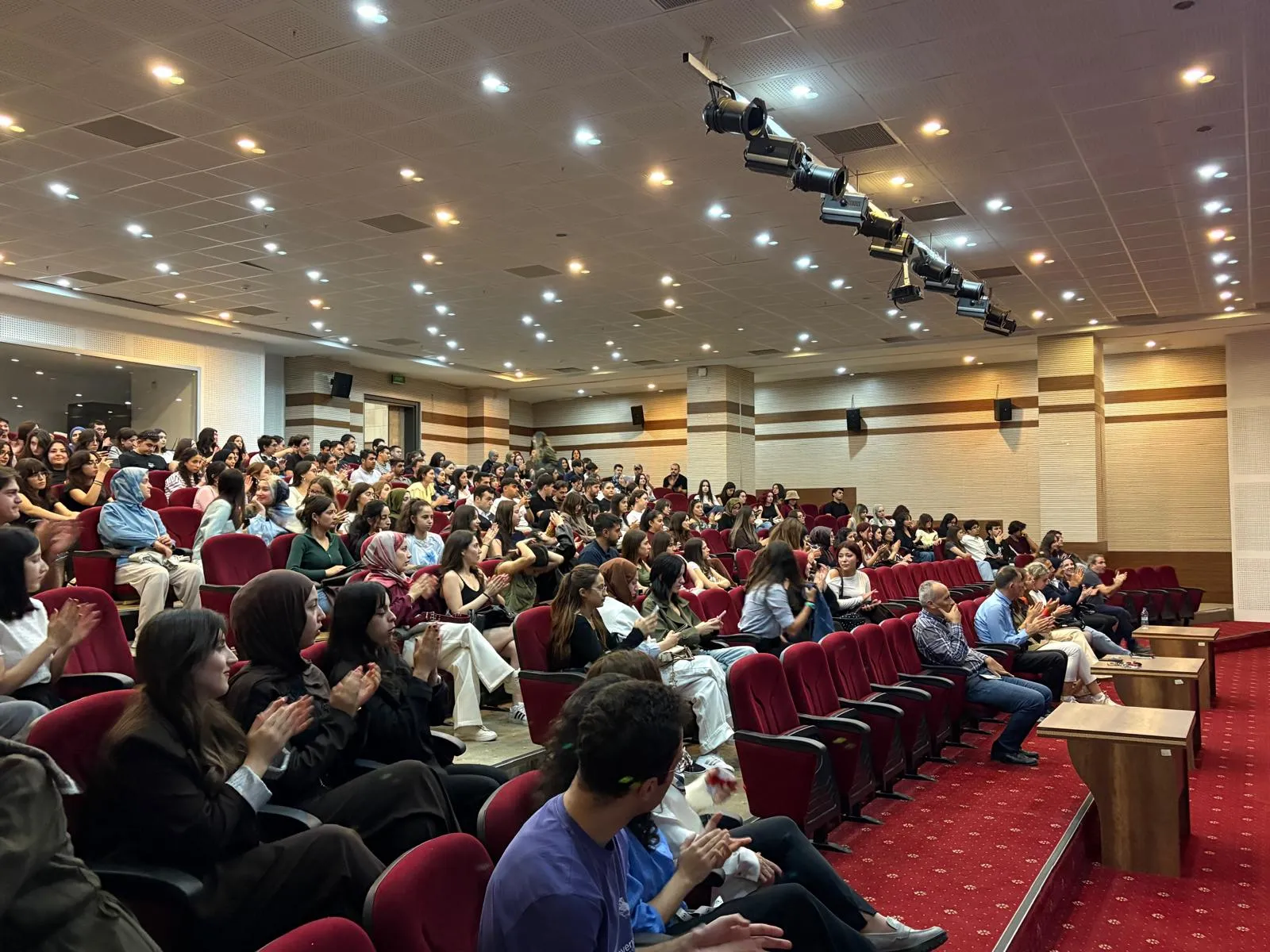 Eğitim Fakültesi’nden Öğrencilere Araştırma Projeleri Bilgilendirmesi –