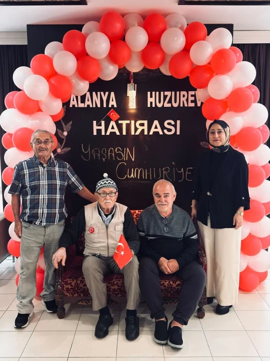 Alanya Huzurevi'nde 29 Ekim Coşkusu: Büyüklerimiz Cumhuriyet Köşesinde Buluştu - Detay Görsel 3