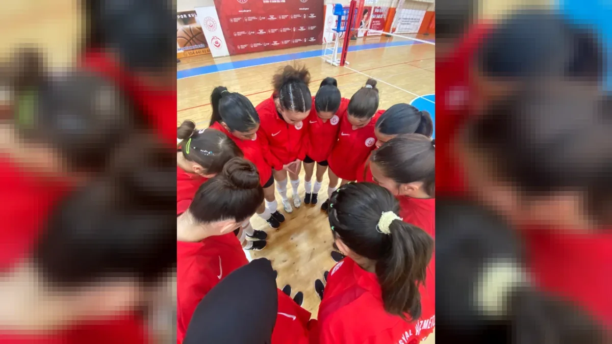 Antalya Aile ve Sosyal Hizmetler Kız Voleybol Takımı Türkiye Yarı Finaline Yükseldi