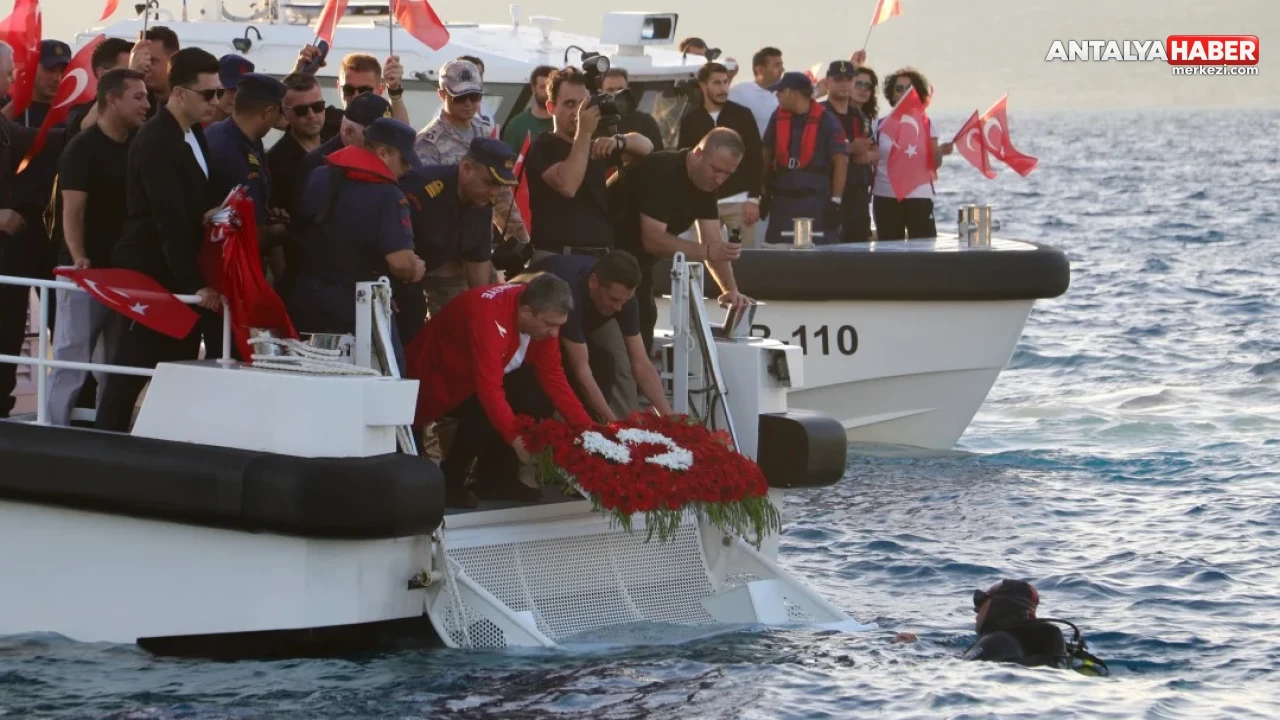 Kaş Belediye Başkanı Erol Demirhan ve Vali Hulusi Şahin Sahil Güvenlik Teknesiyle Denize Açıldı