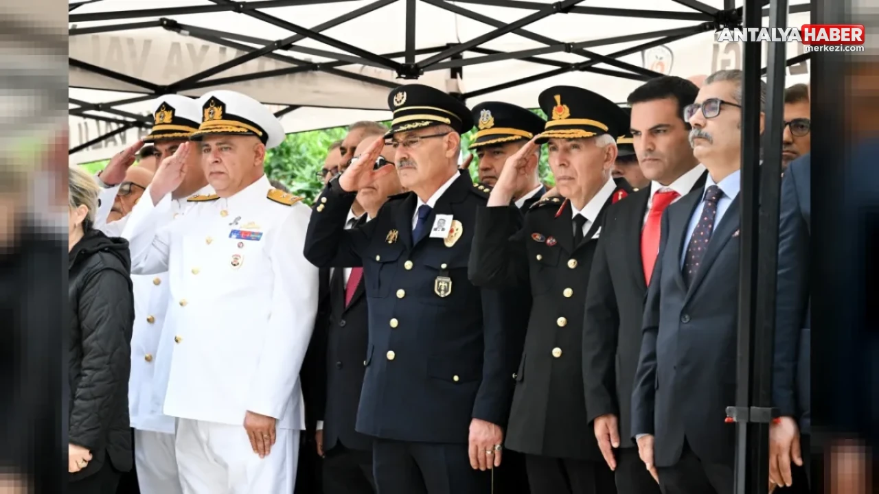 Antalya’da Vefa ve Saygı Buluşması: Protokol Merhum Muratpaşa Kaymakamı İhsan Karahasan İçin Saf Tuttu
