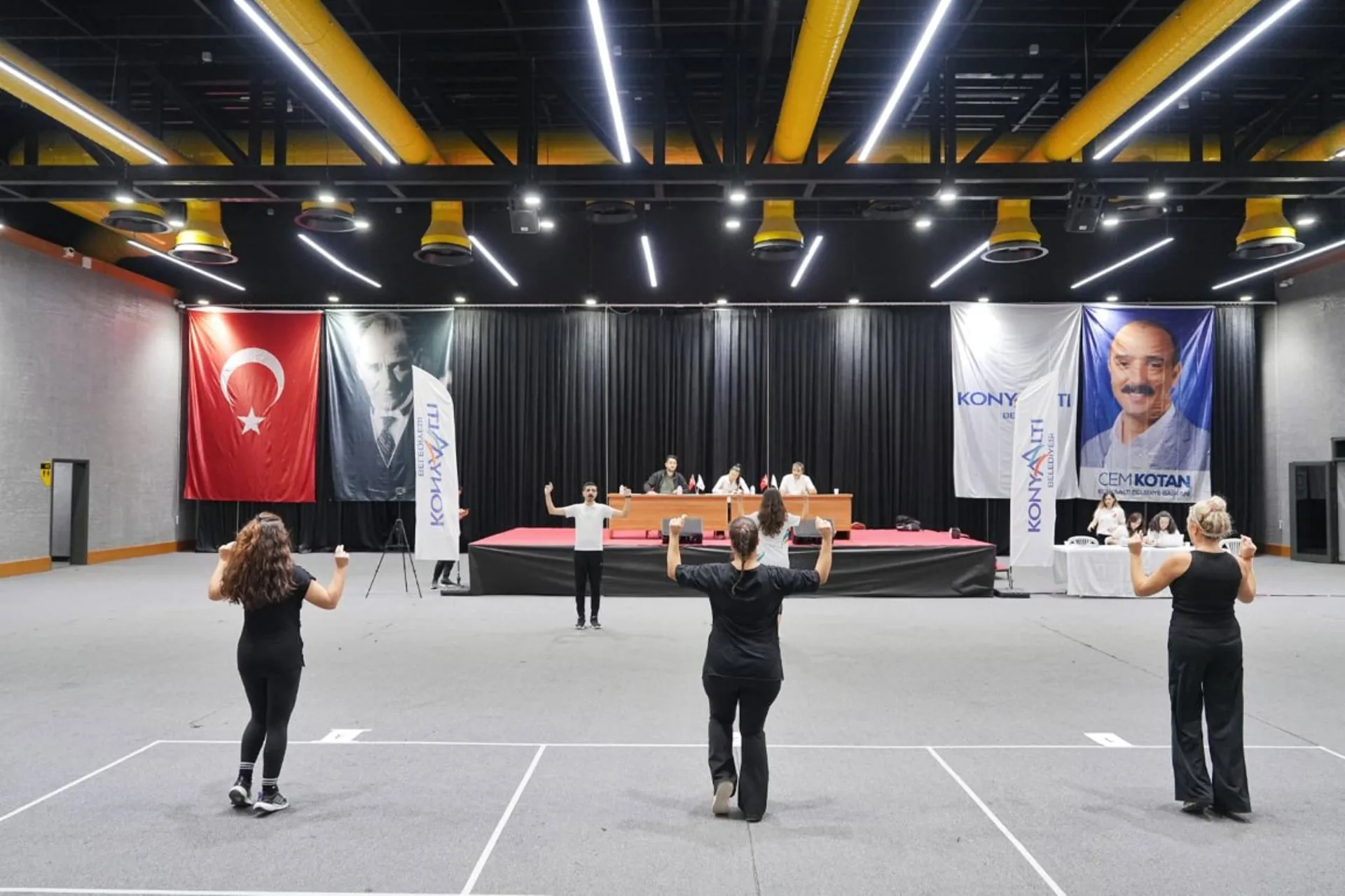 Konyaaltı Halk Oyunları Topluluğu yeni üyelerini seçiyor