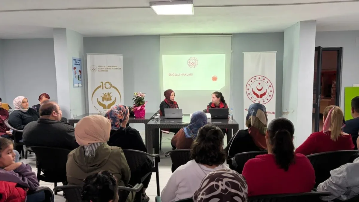 Serik'te 29 Ekim Coşkusu: Özel Eğitim Okulu Ziyaret Edildi ve Velilere Eğitim Verildi - Detay Görsel 1