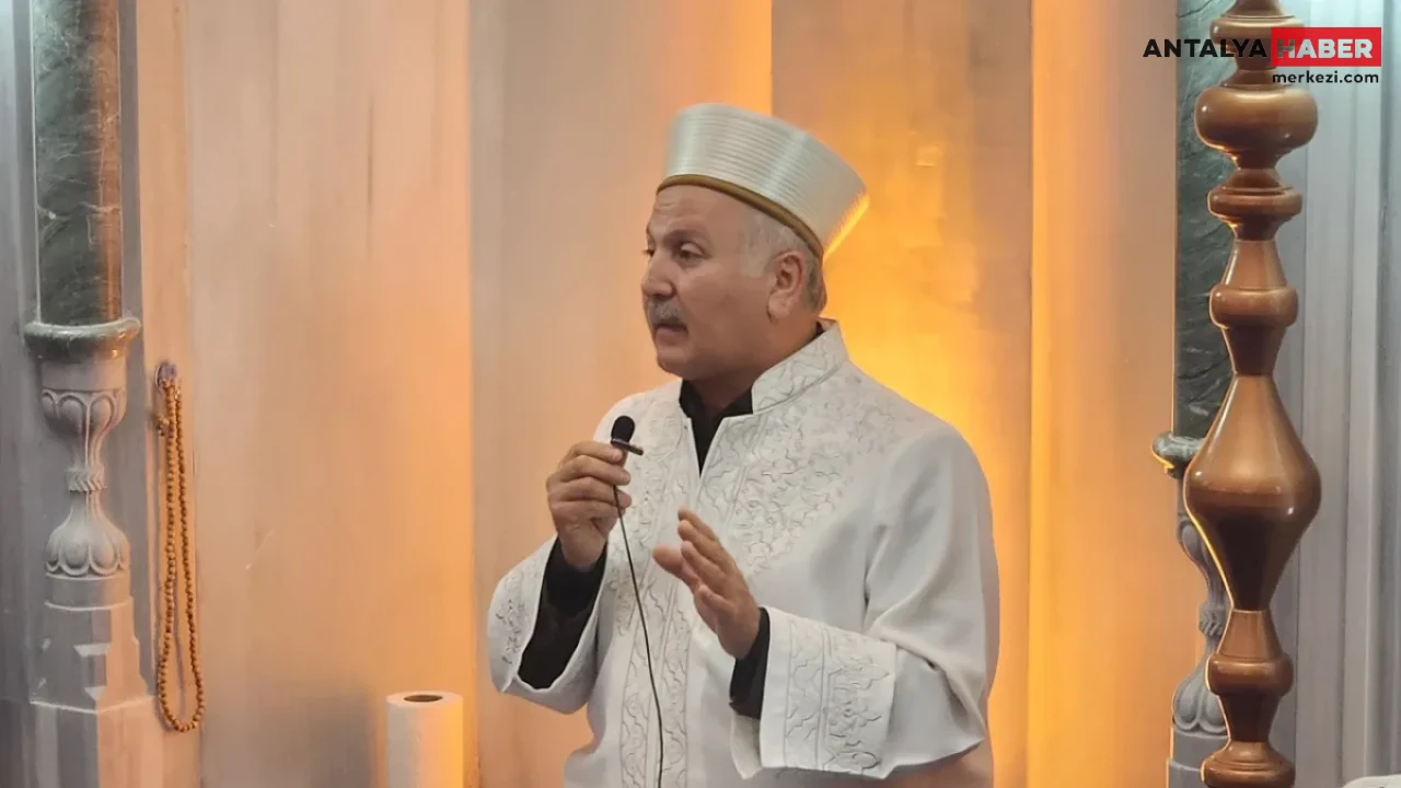 Antalya İl Müftüsü Aydın Yığman Konyalılar Camii’nde Cemaatle Buluştu